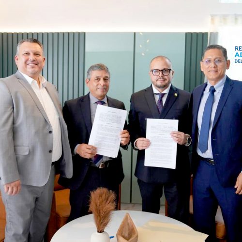 Firman ADRA México y Red de Clínicas Adventistas